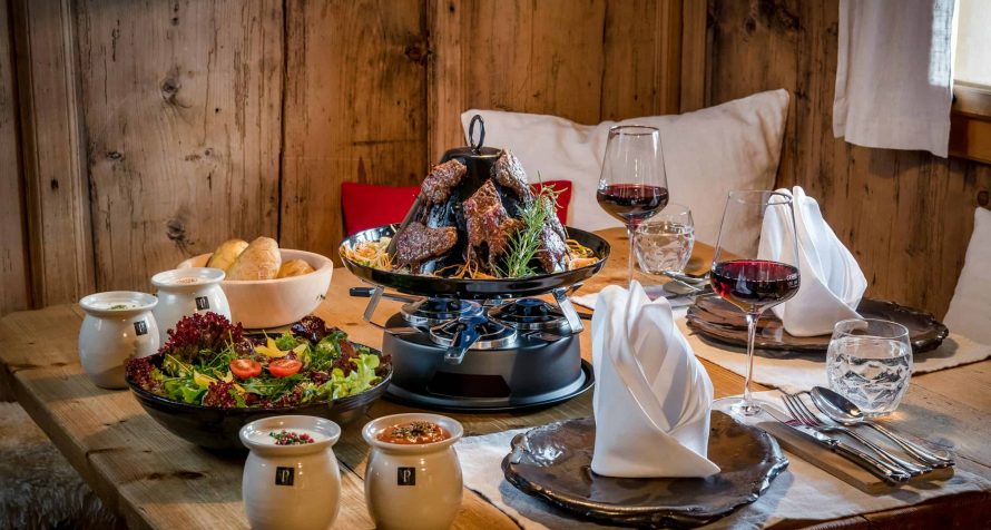 04_Zweisamkeit_C Die Fotos dürfen ausschließlich für PR- und Marketingmaßnahmen der Bergdorf Priesteregg GmbH, mama thresl, HendlFischerei - Renate und Hubert Oberlader - Sonnberg 22 - 5771 Leogang / Österreich verwendet werden. Jegliche Nutzung Dritter ist mit dem Bildautor (www.guenterstandl.de) gesondert zu vereinbaren.