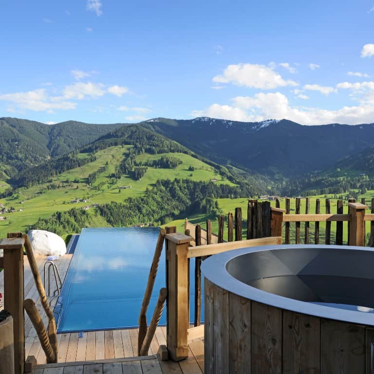 Bogner_Hot Tub_Sommer Willy Bogner Chalet Priesteregg Leogang Panorama Privater Pool