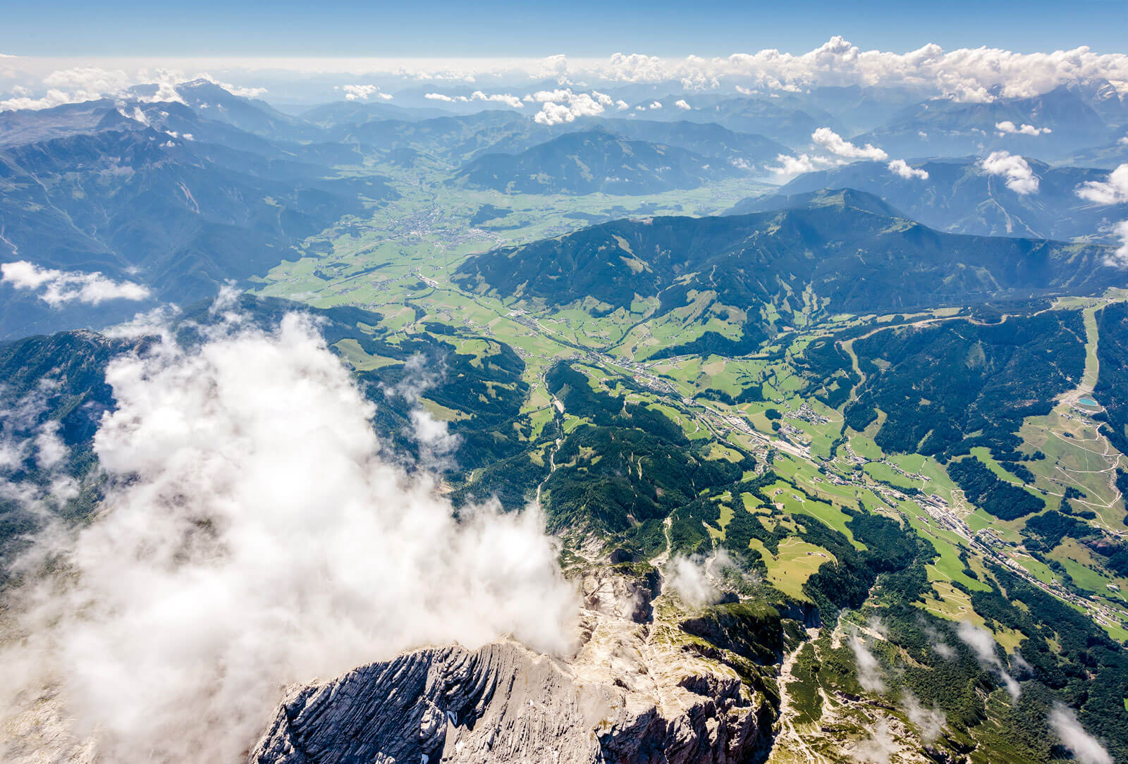 Luftaufnahme vom PRIESTEREGG und Leogang im Salzburger Land Salzburger Land mit Priesteregg und Leogang und Steinernes Meer aus der Vogelperspektive