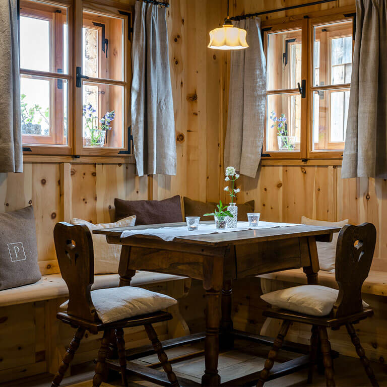 Gemütliche Stube im PRIESTEREGG BAD Ruhe und Entspannung in der Stube im Spa und Wellness Bereich vom Bergdorf