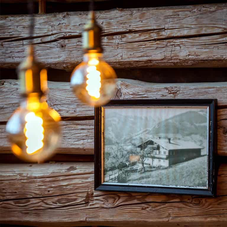 Bild holzwand lampen deko gasthaus leogang