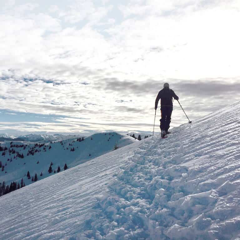 Schneeschuhwandern in Leogang | Winterurlaub im Chaletdorf PRIESTEREGG Winter wandern schneeschug chalet luxus priesteregg urlaub weihnachten