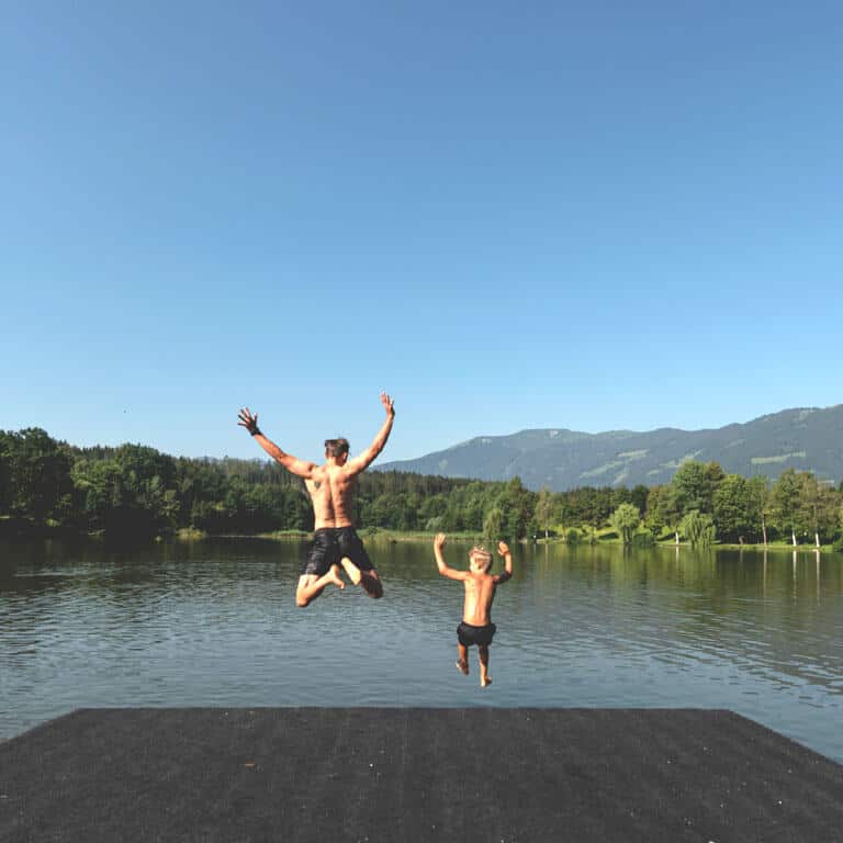 Priesteregg luxus bergdorf chalet schwimmen see pool baden