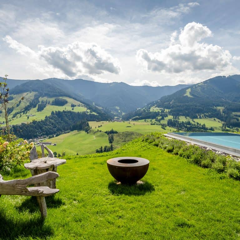 Das Foto darf ausschließlich für PR- und Marketingmaßnahmen der Bergdorf PRIESTEREGG GmbH - Sonnberg 22 - A-5771 Leogang räumlich und zeitlich unbegrenzt verwendet werden. Das Copyright verbleibt beim Bildautor Günter Standl (www.guenterstandl.de). Jegliche Nutzung Dritter ist mit dem Bildautor gesondert zu vereinbaren. Der Bildautor stellt das gelieferte Bildmaterial nicht von Rechten Dritter frei. Etwaige Ansprüche Dritter fallen in den Verantwortungsbereich des Bildnutzers.