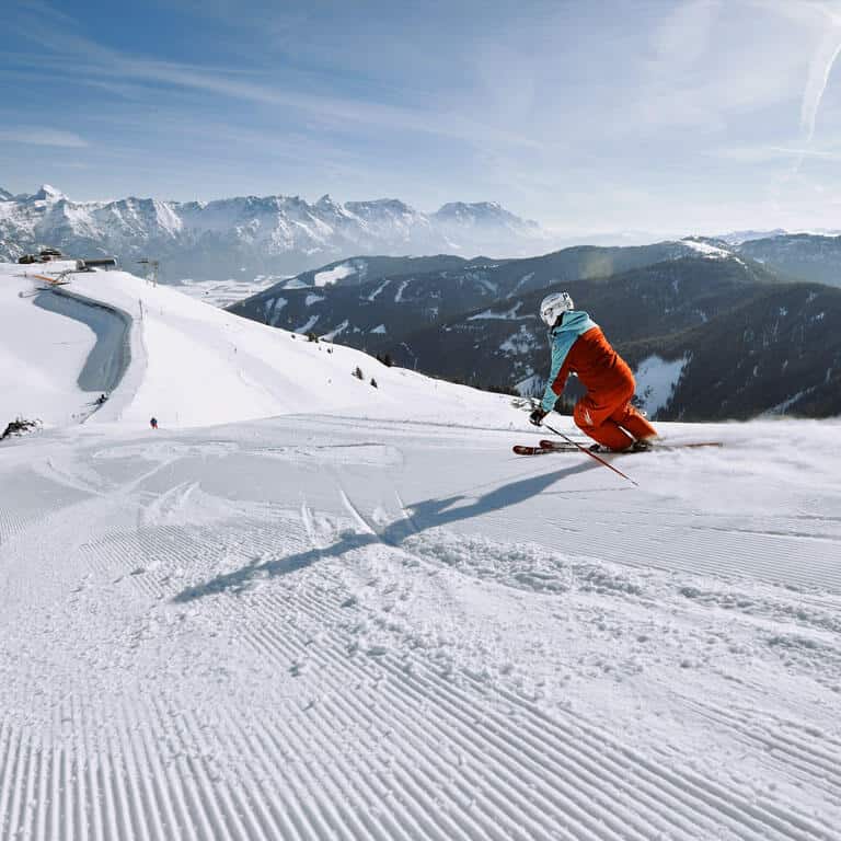 Skiabfahrt ins Tal | Winterurlaub im PRIESTEREGG in Leogang Schneesport skifahren snowboard skigebiet saalbach hinterglemm luxus chalet urlaub