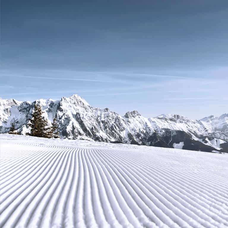 Unberührte Pisten im Skigebiet Leogang Saalfelden Saalbach Hinterglemm Fieberbrunn | Skiurlaub im Chaletdorf PRIESTEREGG Winterurlaub Snowboard Piste Schneesport Luxus Chalet Winterferien Leogang Berge